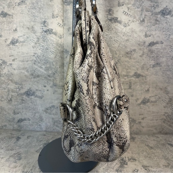 Kenneth Cole Snake Embossed Leather Bag with Kiss-lock Closure - Picture 3 of 13